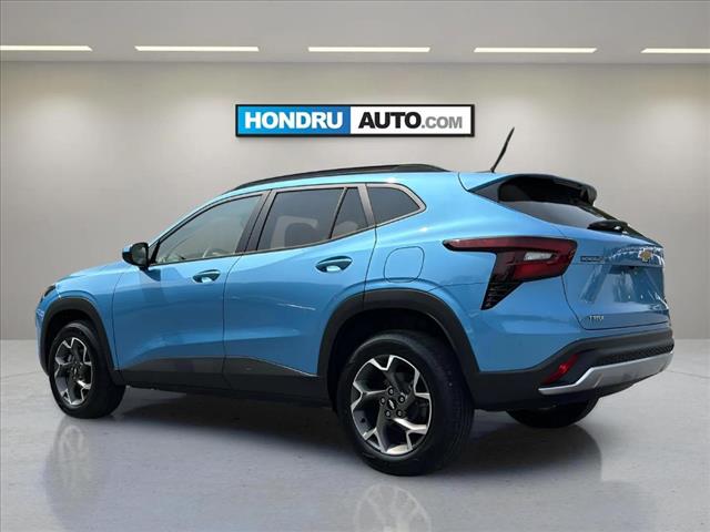 2025 Chevrolet Trax LT - Photo 3