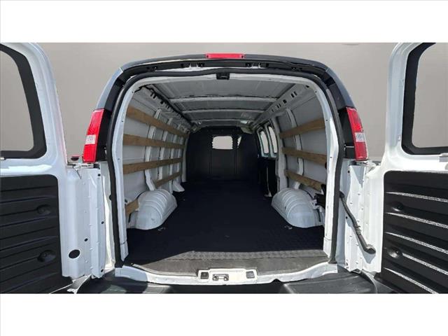 2023 GMC Savana 2500 - Photo 9