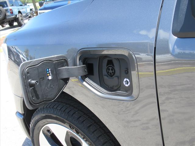 2025 Ford F-150 Lightning Platinum