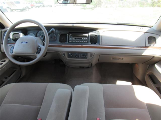 2004 Ford Crown Victoria Base