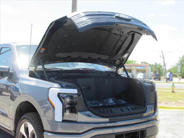 2025 Ford F-150 Lightning Platinum