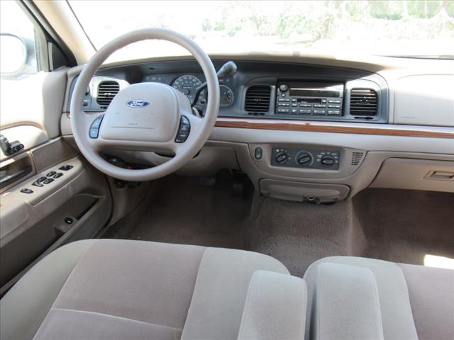 2004 Ford Crown Victoria Base
