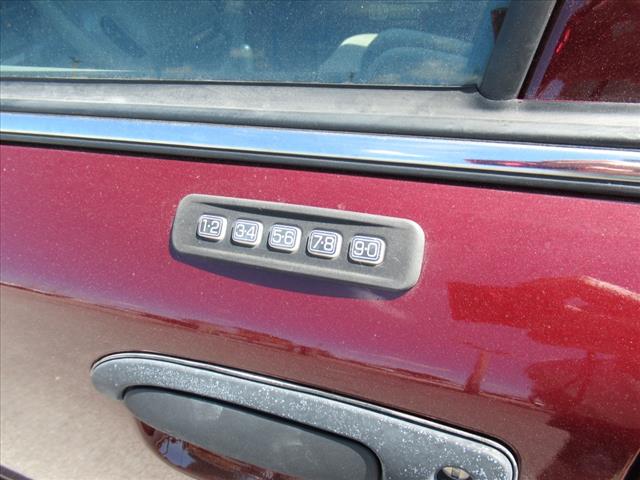 2004 Ford Crown Victoria Base