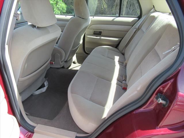 2004 Ford Crown Victoria Base