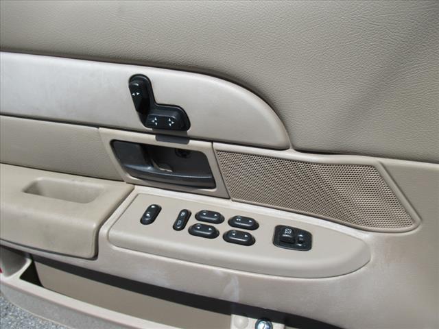 2004 Ford Crown Victoria Base
