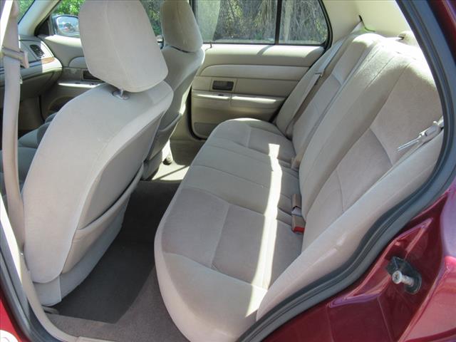 2004 Ford Crown Victoria Base