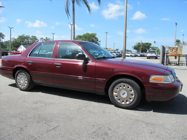 2004 Ford Crown Victoria Base