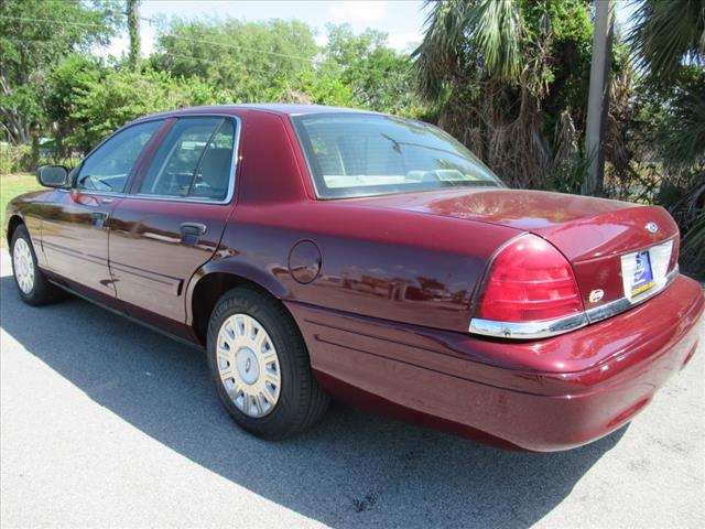 2004 Ford Crown Victoria Base