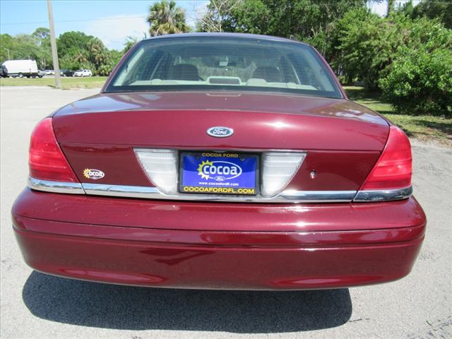 2004 Ford Crown Victoria Base