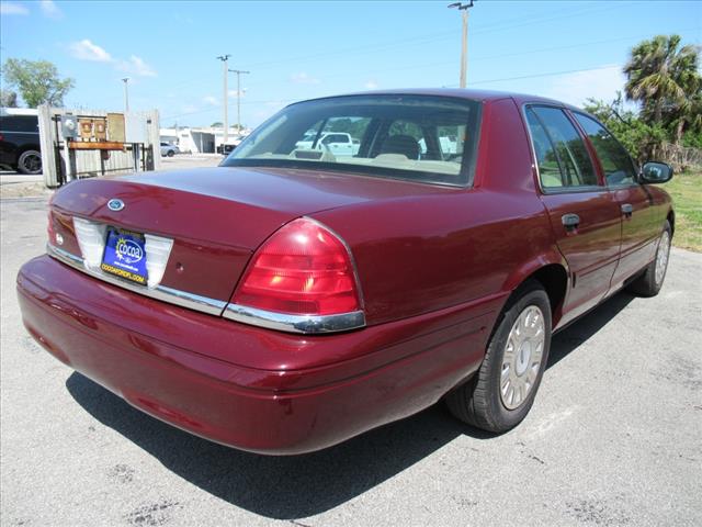 2004 Ford Crown Victoria Base