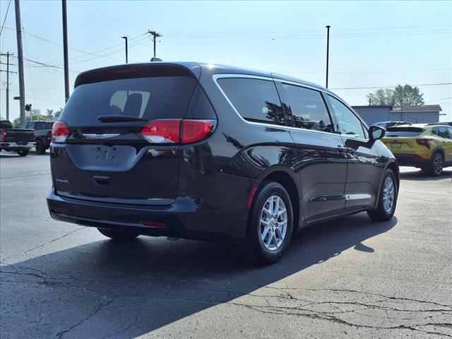 2024 Chrysler Voyager LX FWD