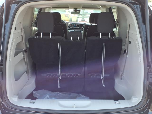 2024 Chrysler Voyager LX FWD