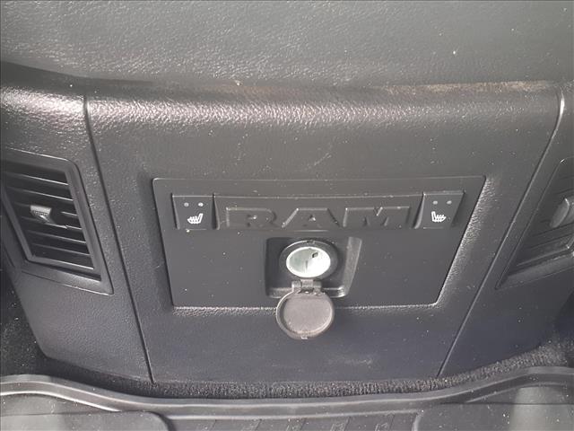 2015 RAM 1500 4WD Crew Cab 140.5