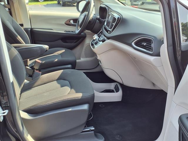 2024 Chrysler Voyager LX FWD