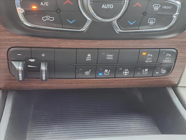 2015 RAM 1500 4WD Crew Cab 140.5