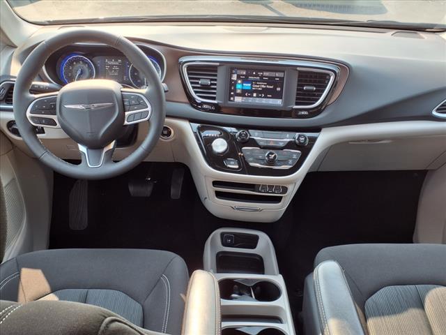 2024 Chrysler Voyager LX FWD