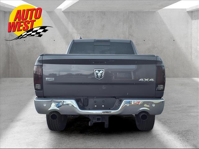 2015 RAM 1500 4WD Crew Cab 140.5