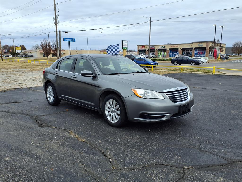 2013 Chrysler 200 Touring's photo