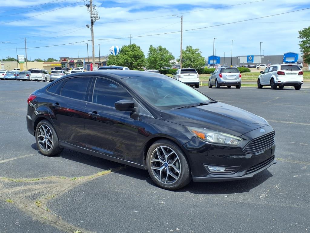 2018 Ford Focus SE's photo