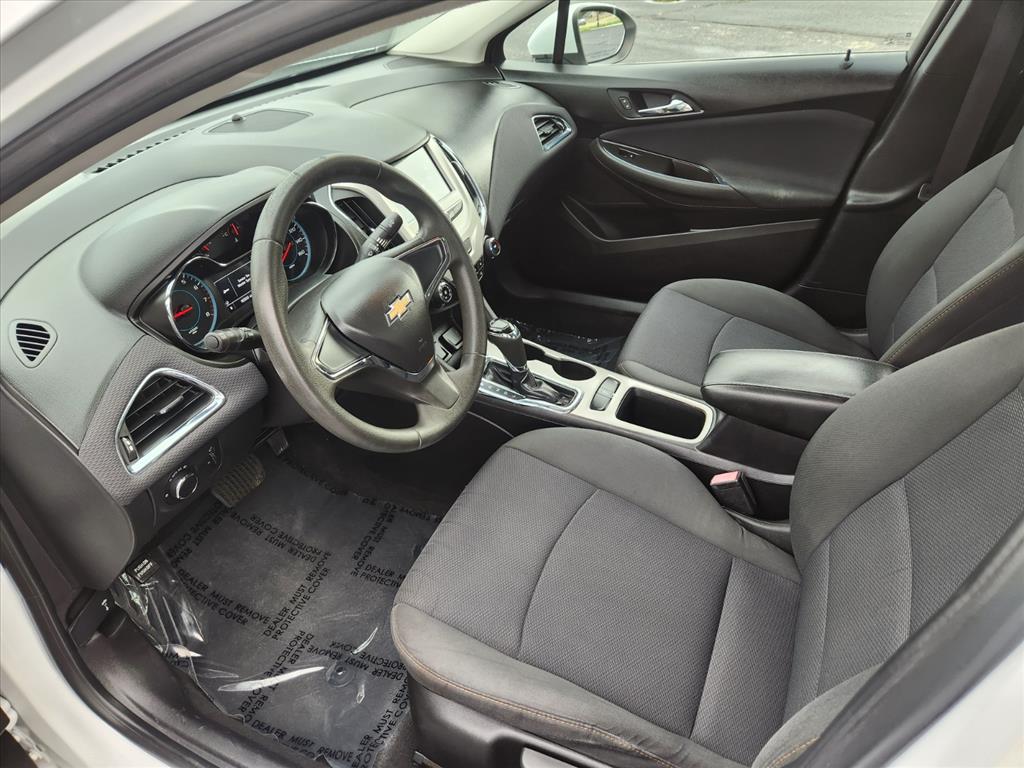 2017 Chevrolet Cruze LS - Photo 6