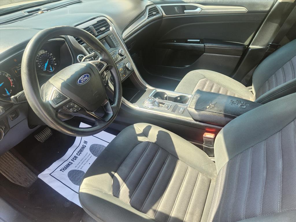 2017 Ford Fusion SE - Photo 6