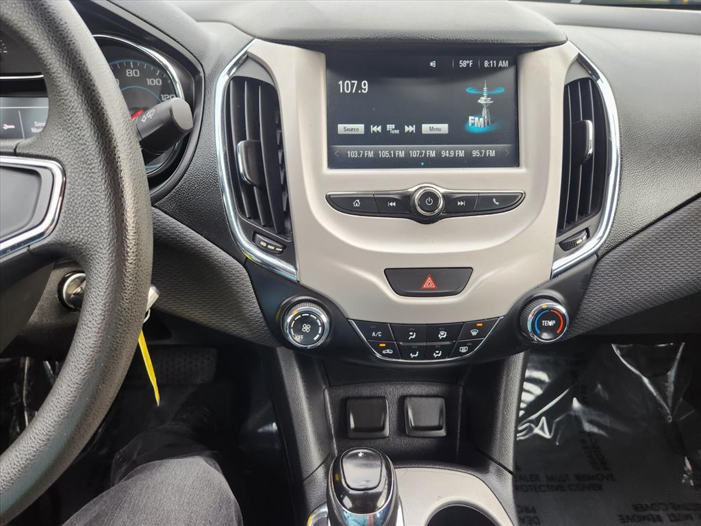 2017 Chevrolet Cruze LS - Photo 7
