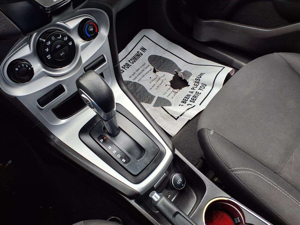2019 Ford Fiesta SE - Photo 9