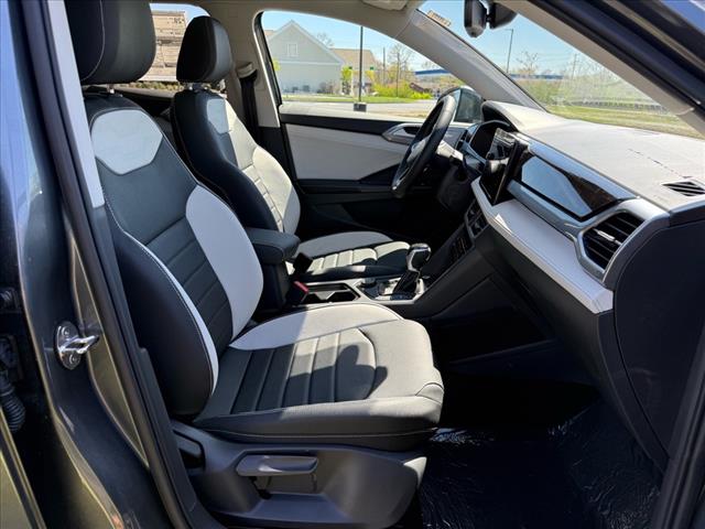 2025 Volkswagen Taos SEL 4Motion - Photo 10