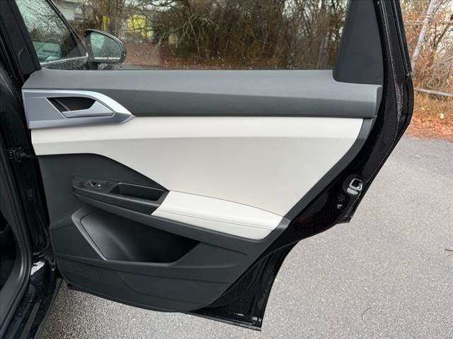 2025 Volkswagen Taos SE 4Motion - Photo 11