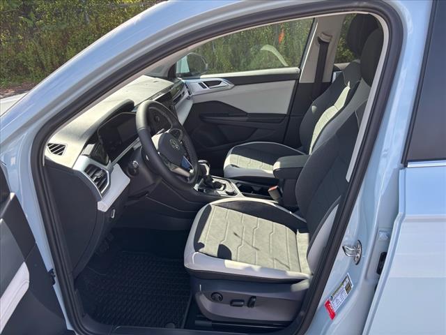 2025 Volkswagen Taos SE 4Motion - Photo 11