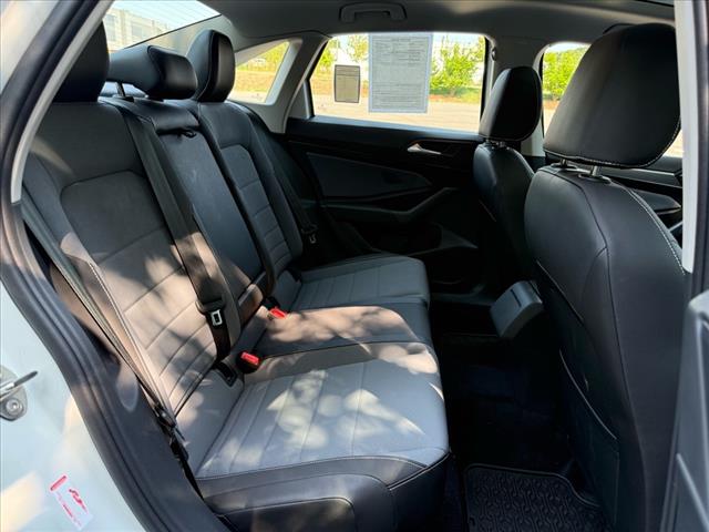 2025 Volkswagen Jetta SE - Photo 12
