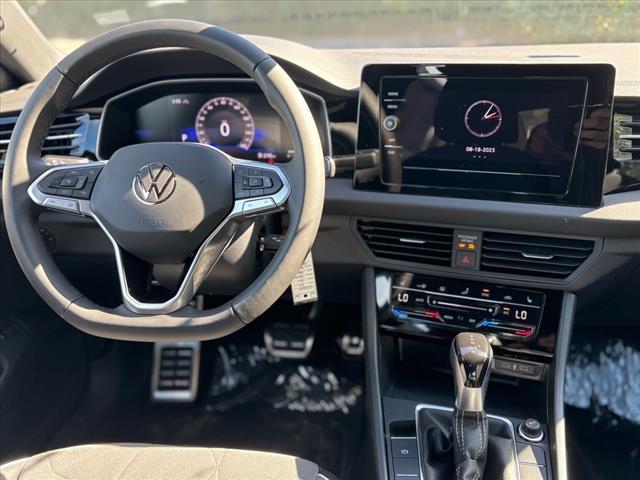 2025 Volkswagen Jetta Sport - Photo 12