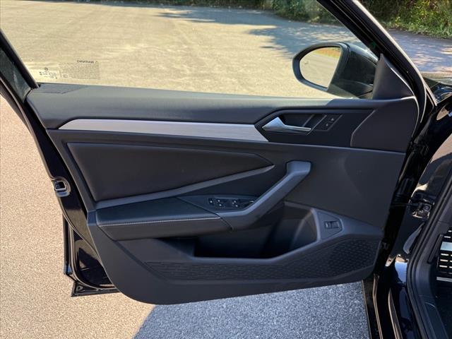 2025 Volkswagen Jetta Sport - Photo 13