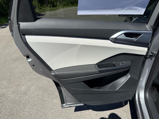 2025 Volkswagen Taos SE 4Motion - Photo 14