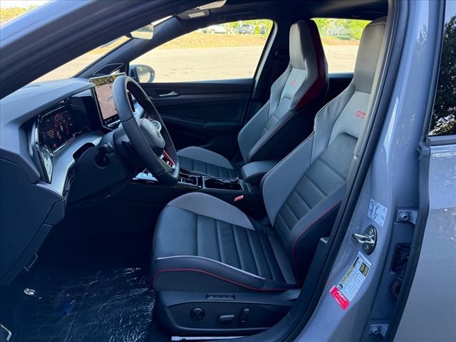 2025 Volkswagen Golf GTI SE - Photo 14