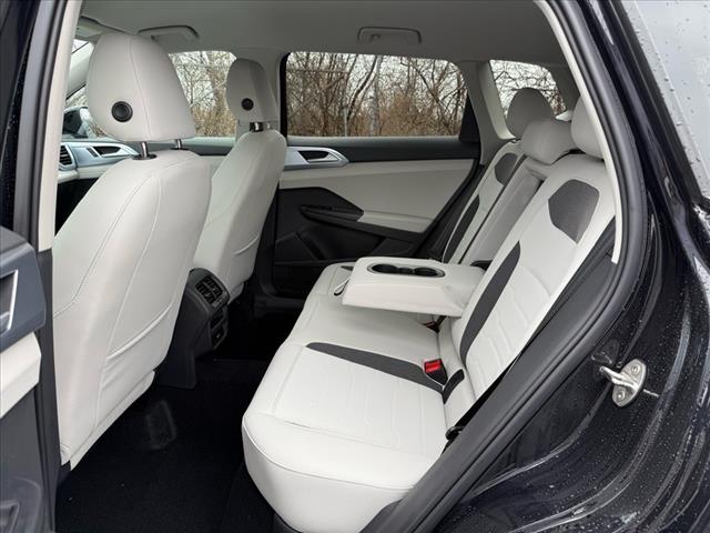2025 Volkswagen Taos SE 4Motion - Photo 15