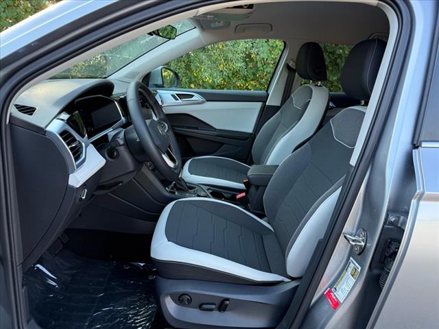 2025 Volkswagen Taos SE 4Motion - Photo 15