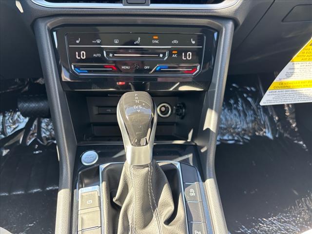 2025 Volkswagen Taos SE 4Motion - Photo 15