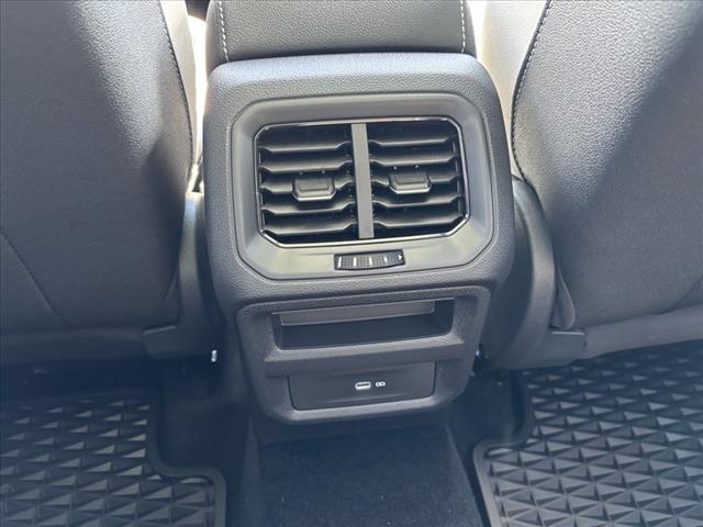 2025 Volkswagen Taos SE 4Motion - Photo 15