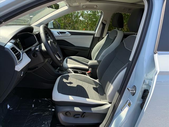 2025 Volkswagen Taos SE 4Motion - Photo 15