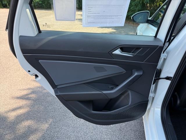 2025 Volkswagen Jetta SE - Photo 15