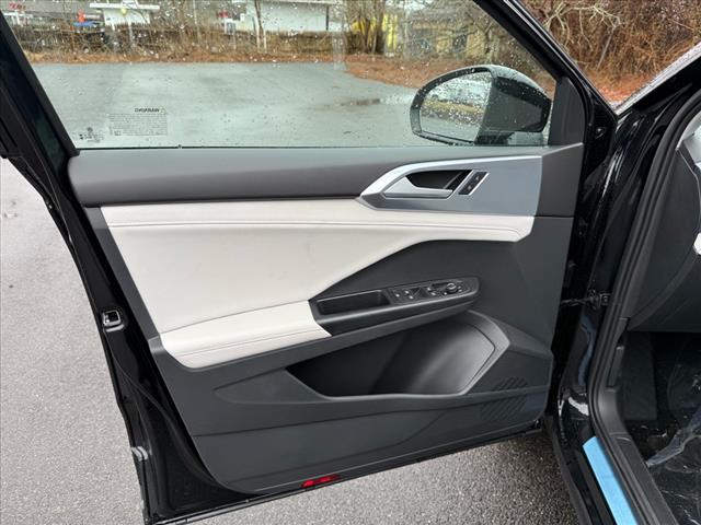 2025 Volkswagen Taos SE 4Motion - Photo 16