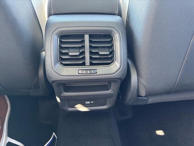 2025 Volkswagen Taos SE 4Motion - Photo 16