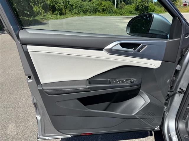2025 Volkswagen Taos SE 4Motion - Photo 16
