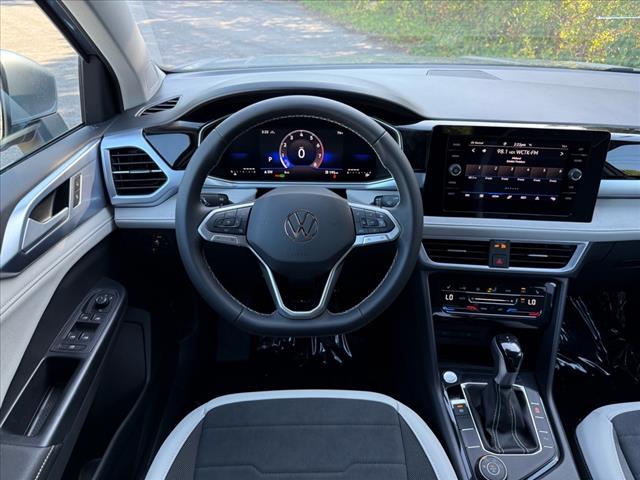 2025 Volkswagen Taos SE 4Motion - Photo 17