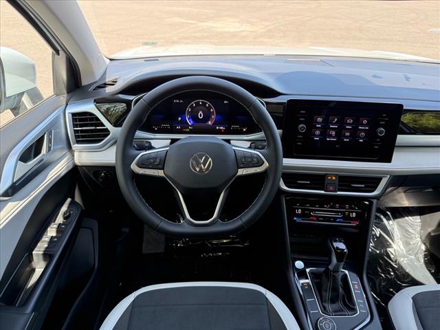 2025 Volkswagen Taos SE 4Motion - Photo 17