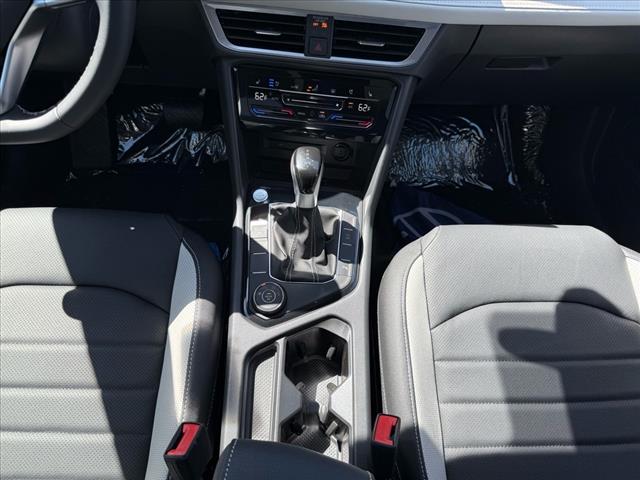 2025 Volkswagen Taos SEL 4Motion - Photo 18