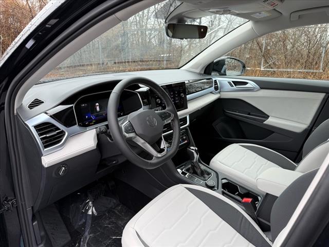 2025 Volkswagen Taos SE 4Motion - Photo 18