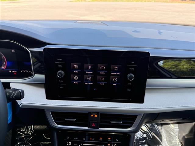 2025 Volkswagen Taos SE 4Motion - Photo 18