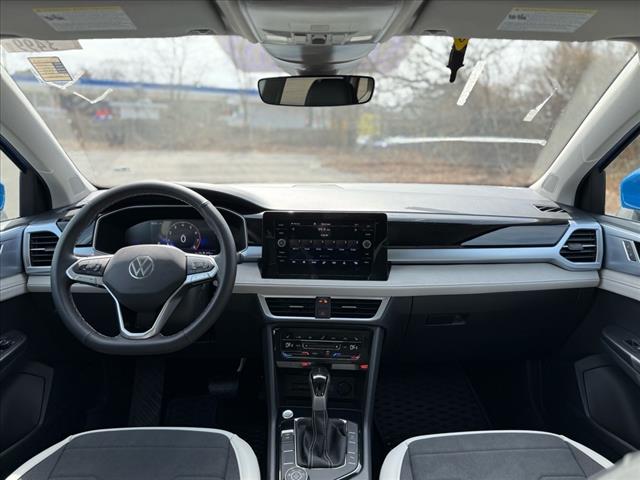 2025 Volkswagen Taos SE 4Motion - Photo 18